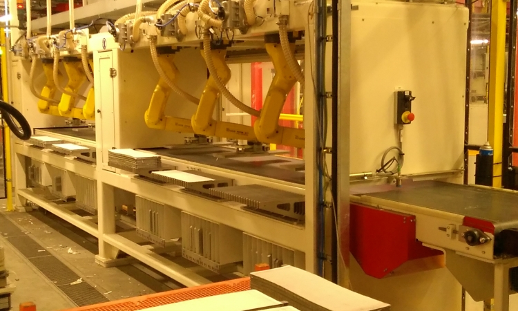 Picking of lead plates via robots with visual tracking